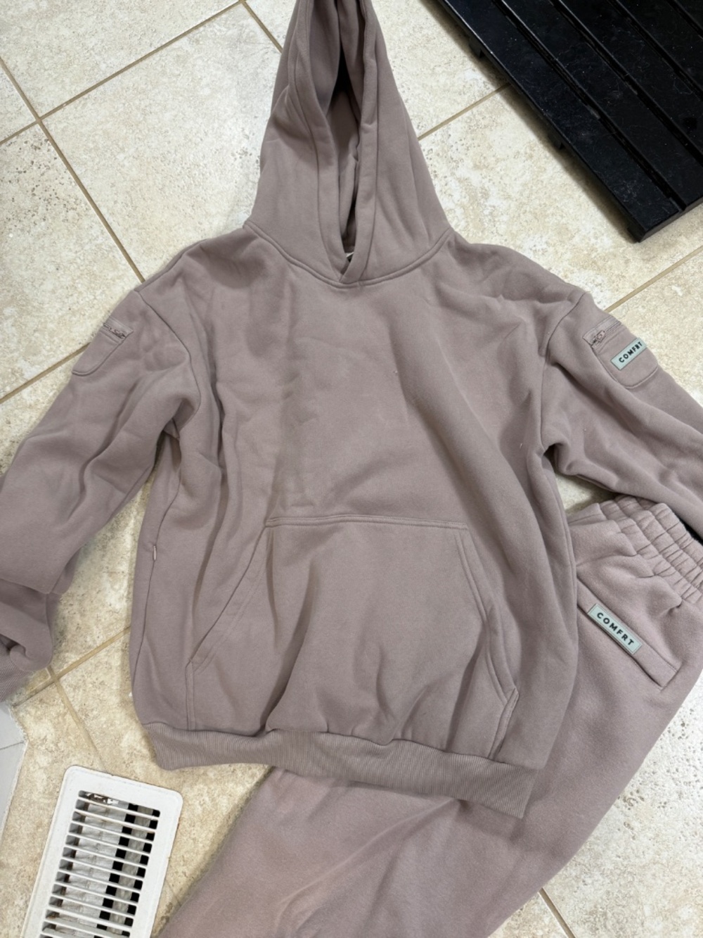 Comfrt Taupe Hoodie & Sweatpants Set Size Medium - Picture 2 of 7